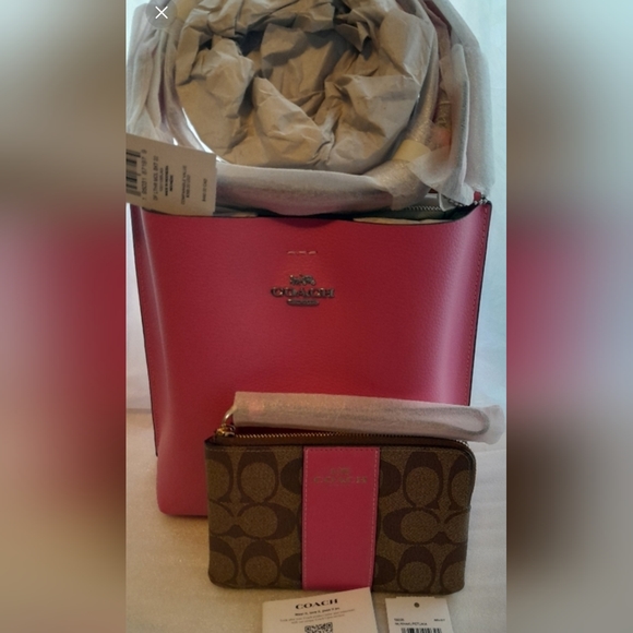Coach Handbags - New COACH Mollie Bucket Bag 22 & Matching Wristlet In Petunia Pink (Price Firm)